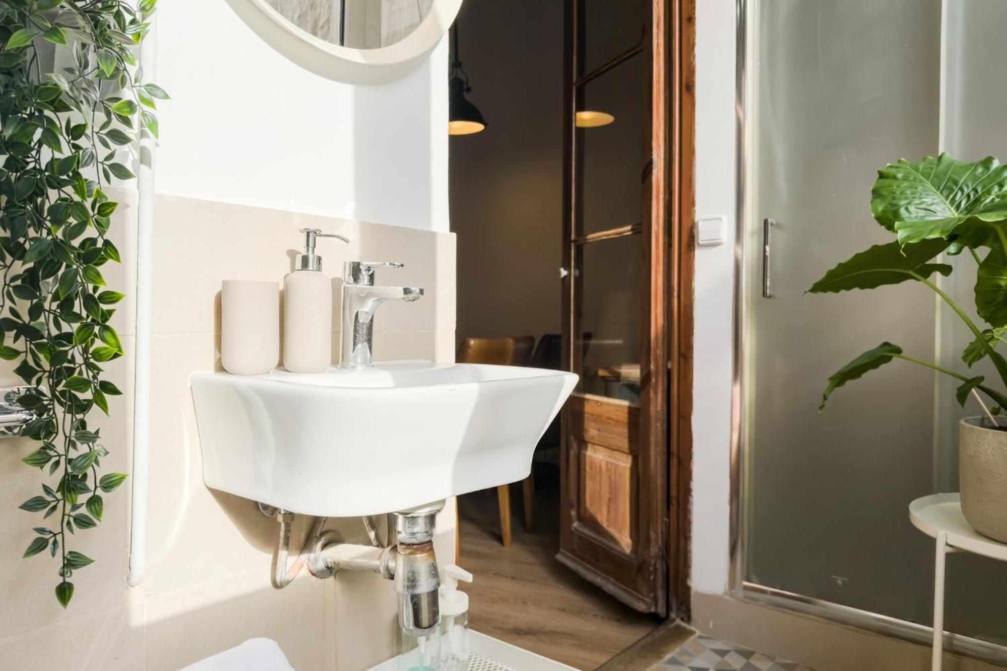 Magalhaes - Trad Flat In Poble Sec, Near Ramblas Barcelona Exterior foto